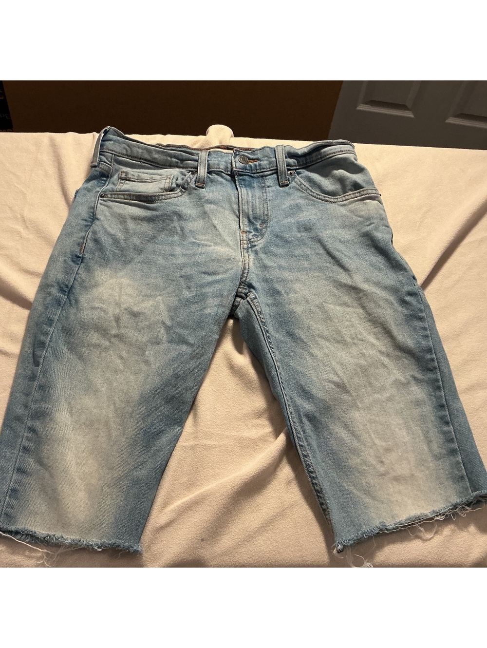 Signature by Levi Strauss Slim Light Wash Denim Capri Jeans